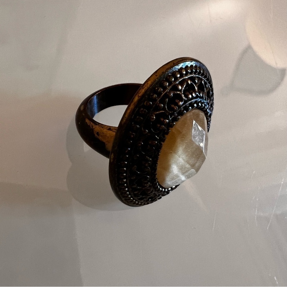RING | Vintage Ornate Ring with Gemstone